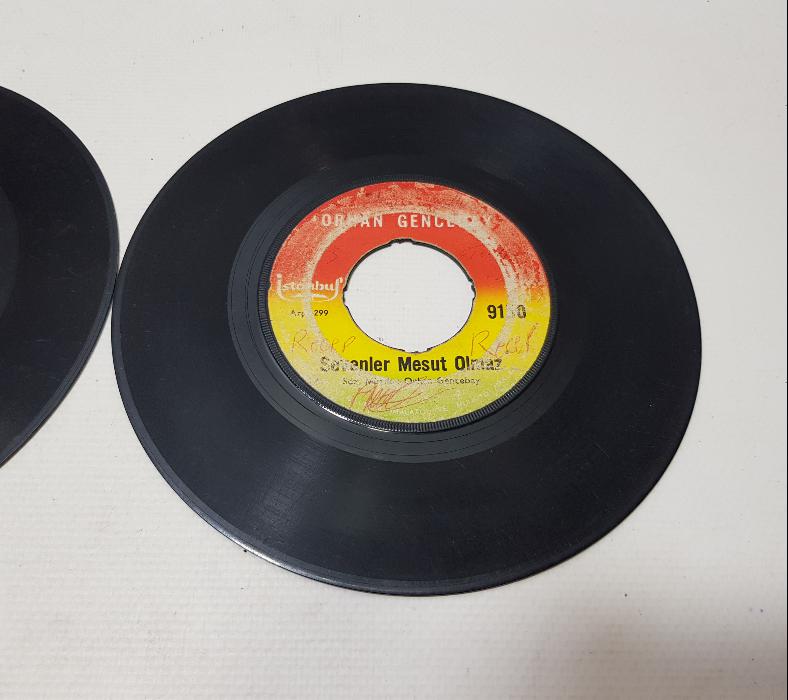 ORHAN GENCEBAY PLAKLARI 