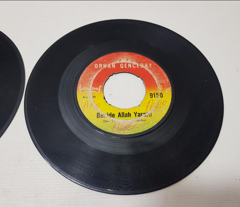 ORHAN GENCEBAY PLAKLARI 