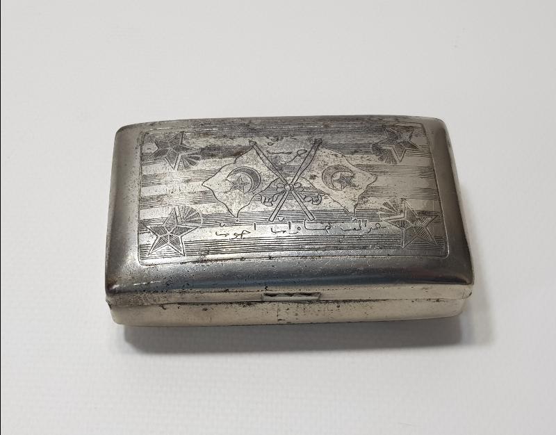 MEŞRUTİYET HATIRASI OSMANLICA YAZILI TÜTÜN TABAKASI