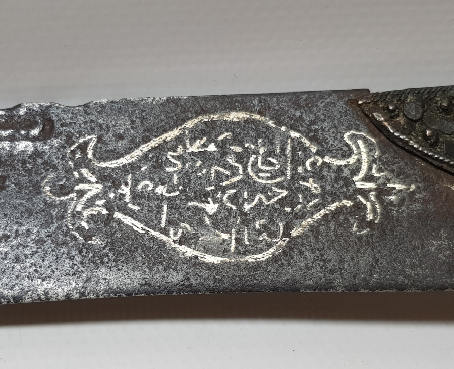 OSMANLI DÖNEMİ GÜMÜŞ ÇAKMA İŞÇİLİKLİ VE DAMLA MERCANLI ÇOK NADİR YENİÇERİ AĞA YATAĞANI