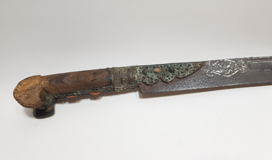 OSMANLI DÖNEMİ GÜMÜŞ ÇAKMA İŞÇİLİKLİ VE DAMLA MERCANLI ÇOK NADİR YENİÇERİ AĞA YATAĞANI