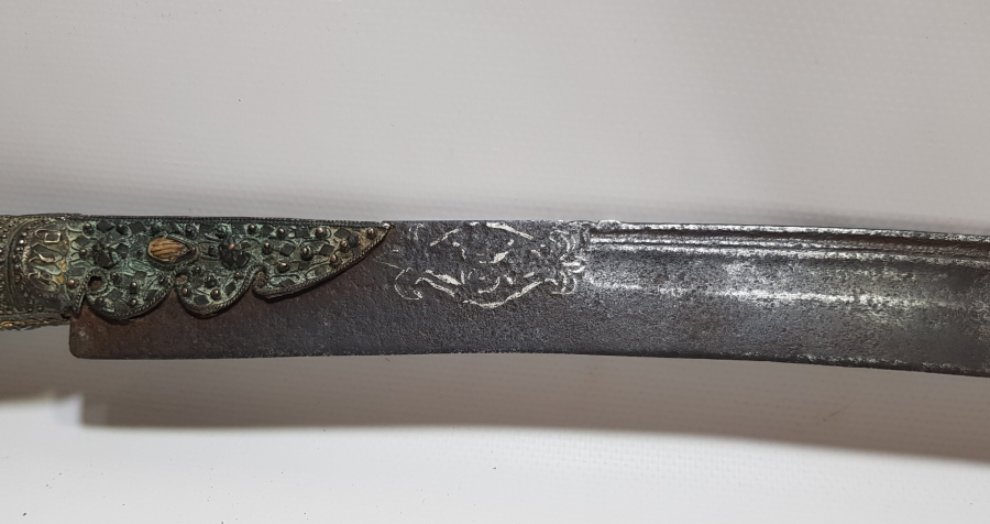 OSMANLI DÖNEMİ GÜMÜŞ ÇAKMA İŞÇİLİKLİ VE DAMLA MERCANLI ÇOK NADİR YENİÇERİ AĞA YATAĞANI