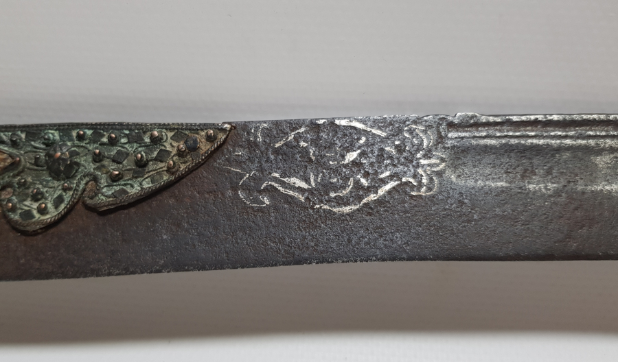 OSMANLI DÖNEMİ GÜMÜŞ ÇAKMA İŞÇİLİKLİ VE DAMLA MERCANLI ÇOK NADİR YENİÇERİ AĞA YATAĞANI