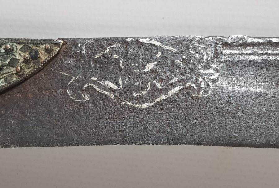 OSMANLI DÖNEMİ GÜMÜŞ ÇAKMA İŞÇİLİKLİ VE DAMLA MERCANLI ÇOK NADİR YENİÇERİ AĞA YATAĞANI