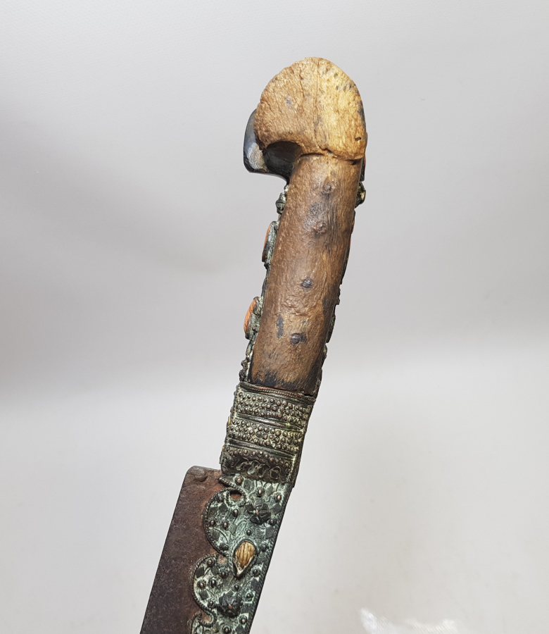 OSMANLI DÖNEMİ GÜMÜŞ ÇAKMA İŞÇİLİKLİ VE DAMLA MERCANLI ÇOK NADİR YENİÇERİ AĞA YATAĞANI