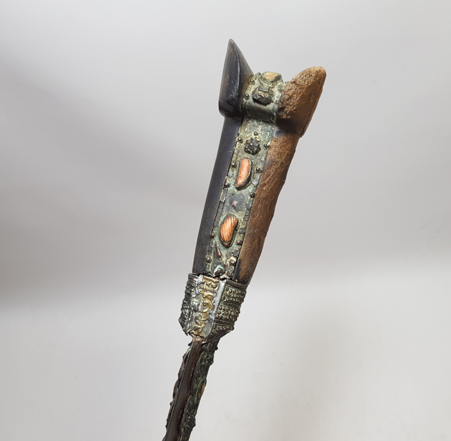 OSMANLI DÖNEMİ GÜMÜŞ ÇAKMA İŞÇİLİKLİ VE DAMLA MERCANLI ÇOK NADİR YENİÇERİ AĞA YATAĞANI