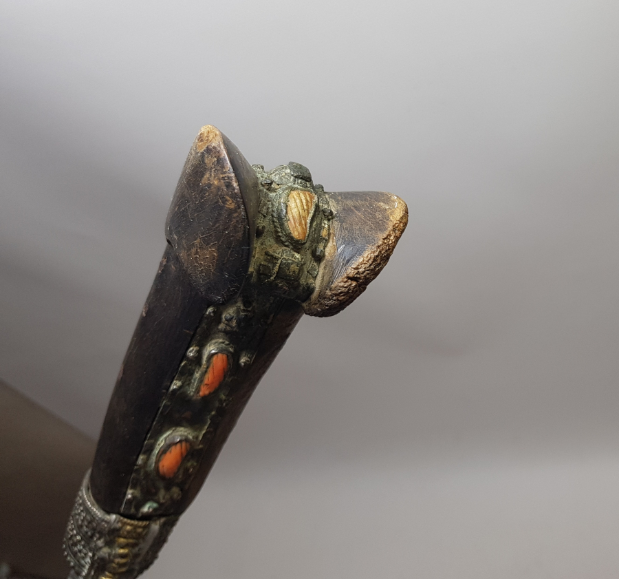 OSMANLI DÖNEMİ GÜMÜŞ ÇAKMA İŞÇİLİKLİ VE DAMLA MERCANLI ÇOK NADİR YENİÇERİ AĞA YATAĞANI