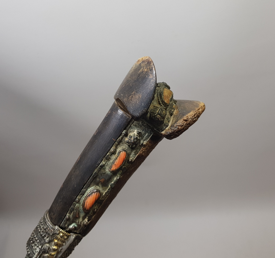 OSMANLI DÖNEMİ GÜMÜŞ ÇAKMA İŞÇİLİKLİ VE DAMLA MERCANLI ÇOK NADİR YENİÇERİ AĞA YATAĞANI