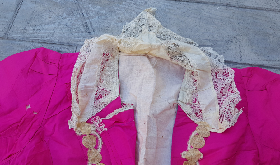 OSMANLI DÖNEMİ NADİR RENKTE İPEK GELİNLİK