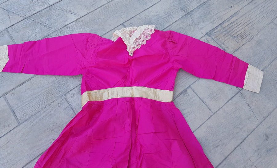 OSMANLI DÖNEMİ NADİR RENKTE İPEK GELİNLİK