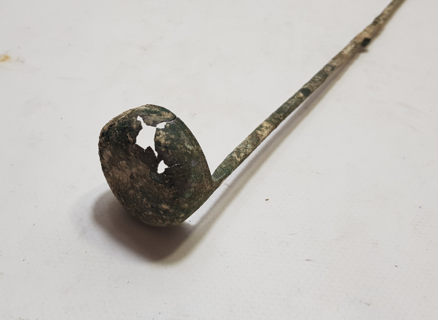 ÜST KISMI KUĞU BAŞI FORMUNDA YAPILMIŞ ÇOK NADİR OSMANLI DÖNEMİ TEKKE İŞİ KANDİL