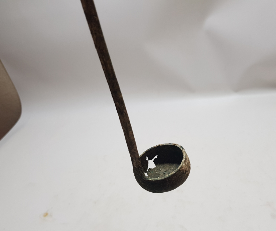 ÜST KISMI KUĞU BAŞI FORMUNDA YAPILMIŞ ÇOK NADİR OSMANLI DÖNEMİ TEKKE İŞİ KANDİL