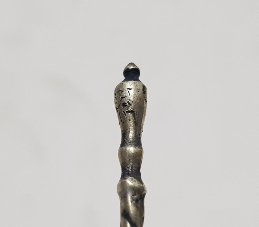 ÜST KISMINDA OSMANLICA YA HAFIZ YAZILI ÇOK NADİR TILSIMLI GÜMÜŞ İĞNE