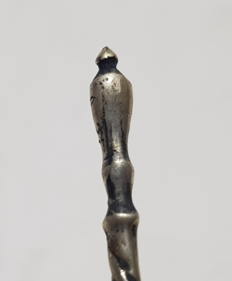 ÜST KISMINDA OSMANLICA YA HAFIZ YAZILI ÇOK NADİR TILSIMLI GÜMÜŞ İĞNE