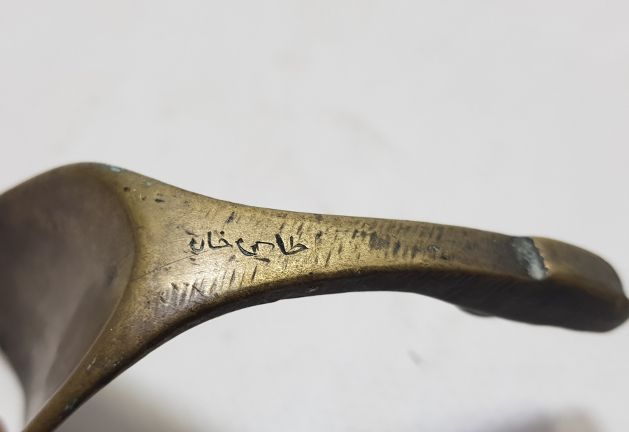 ÜZERİNDE OSMANLICA TAŞHAN YAZILI OSMANLI DÖNEMİ AYAKKABI ÇEKECEĞİ