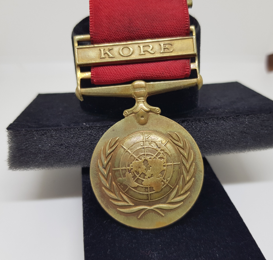 ÜZERİNDE SAHİBİNİN ADININ YAZILI OLDUĞU ÇOK NADİR KORE HARBİ MADALYASI