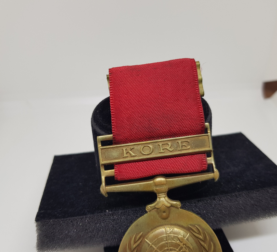 ÜZERİNDE SAHİBİNİN ADININ YAZILI OLDUĞU ÇOK NADİR KORE HARBİ MADALYASI