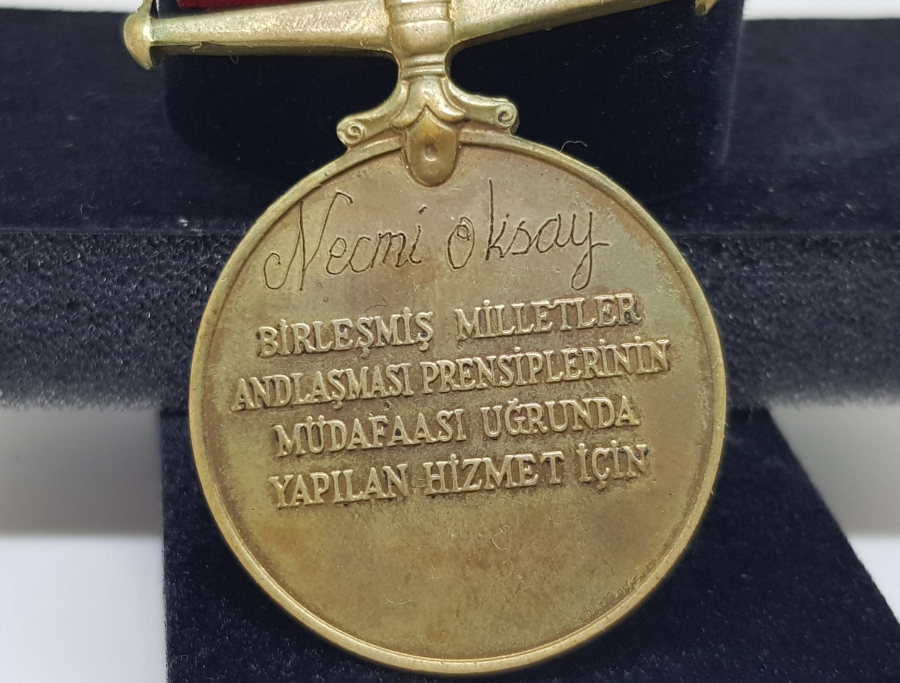 ÜZERİNDE SAHİBİNİN ADININ YAZILI OLDUĞU ÇOK NADİR KORE HARBİ MADALYASI