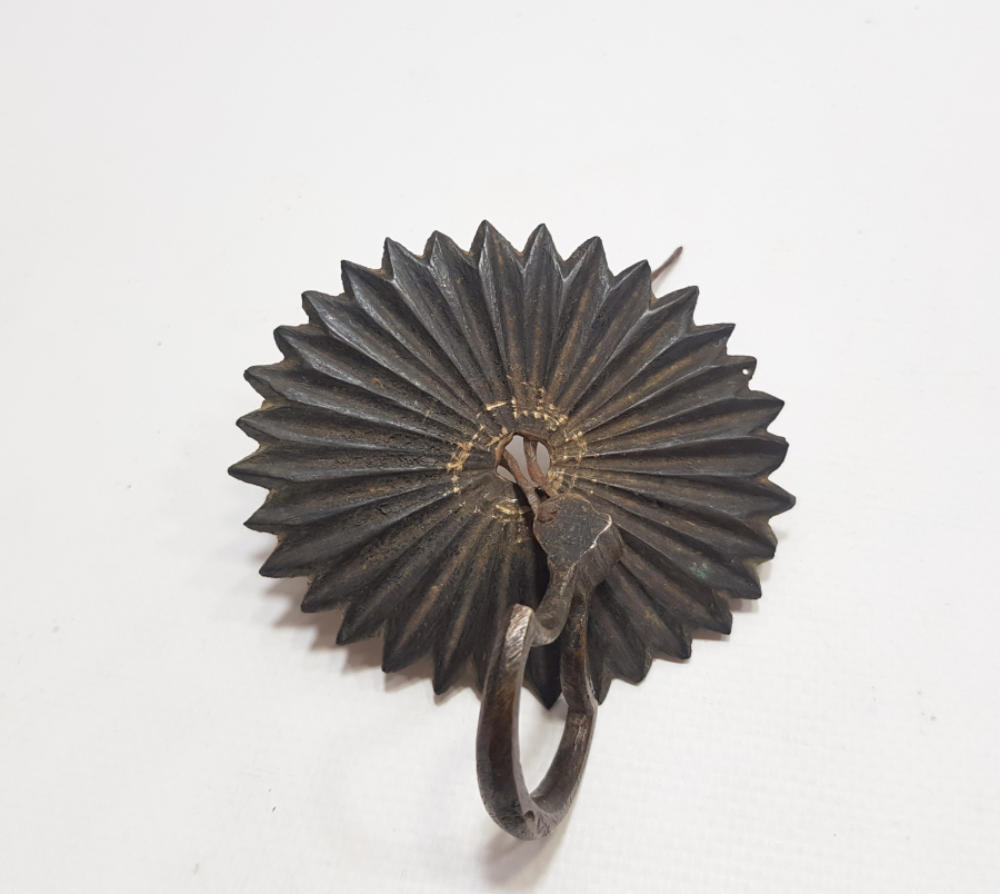 ABDÜLMECİT HAN DÖNEMİ SALTANAT ŞEMSESİ FORMUNDA YAPILMIŞ NADİR BRONZ HATTAT SANDIĞI ÇEKMECE KULBU