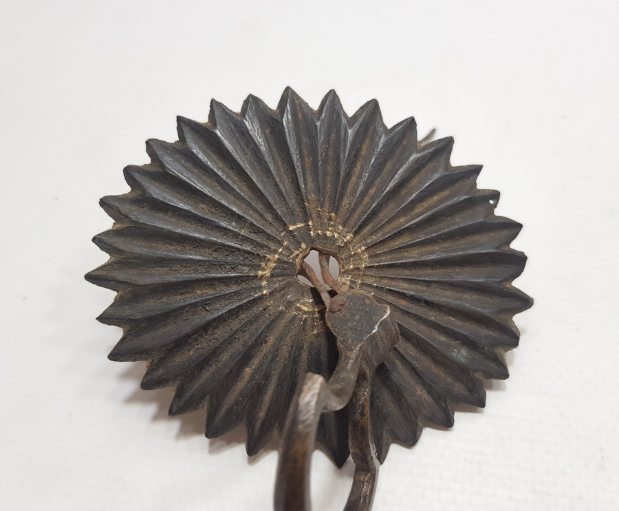 ABDÜLMECİT HAN DÖNEMİ SALTANAT ŞEMSESİ FORMUNDA YAPILMIŞ NADİR BRONZ HATTAT SANDIĞI ÇEKMECE KULBU