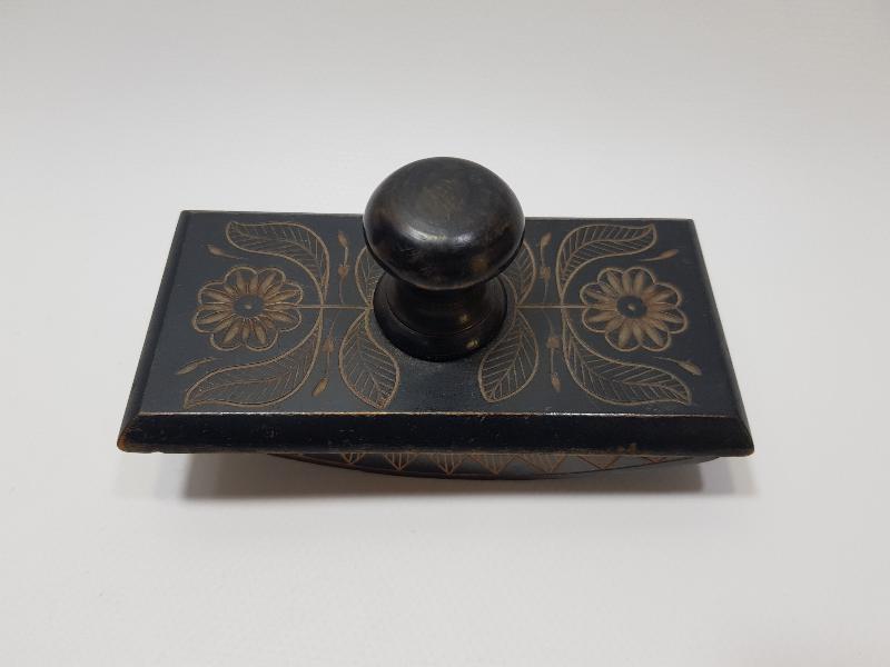 HAT SANATI: OSMANLI DÖNEMİ AHŞAP MÜREKKEP KURUTMA ALETİ