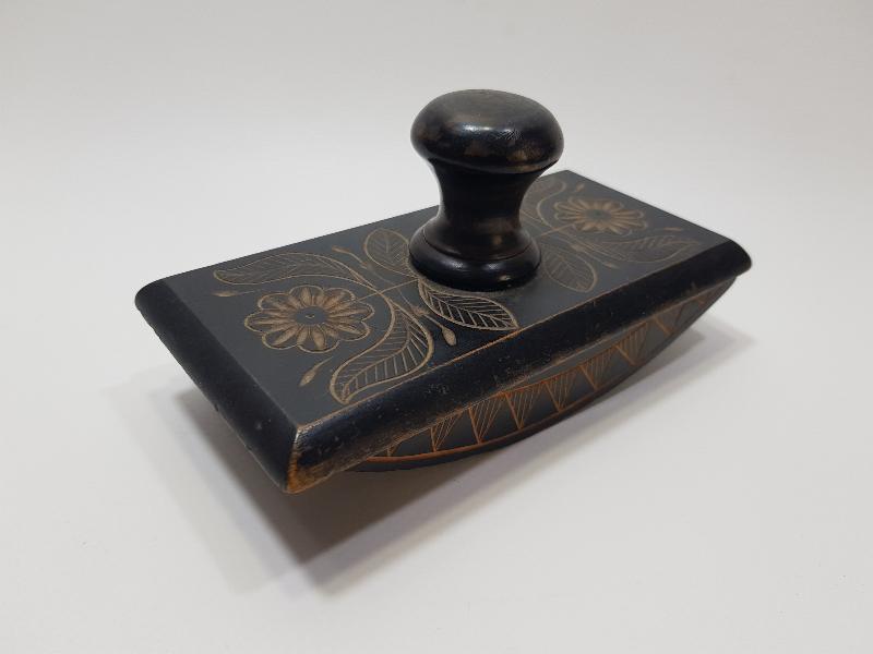 HAT SANATI: OSMANLI DÖNEMİ AHŞAP MÜREKKEP KURUTMA ALETİ