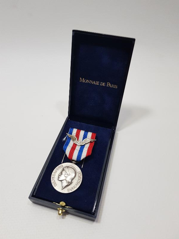 ORJİNAL KUTUSUNDA FRANSIZ HAVACILIK ONUR MADALYASI