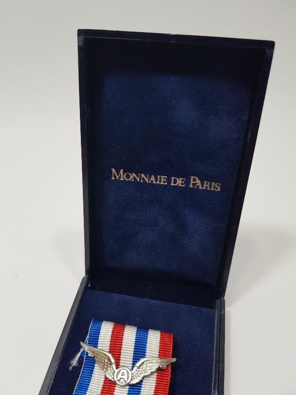ORJİNAL KUTUSUNDA FRANSIZ HAVACILIK ONUR MADALYASI