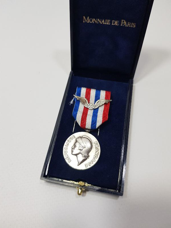 ORJİNAL KUTUSUNDA FRANSIZ HAVACILIK ONUR MADALYASI