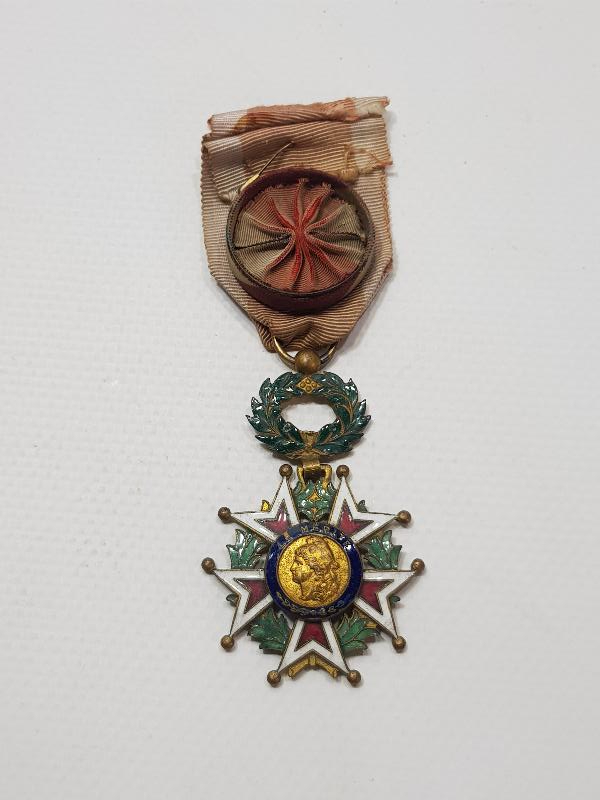 ORJİNAL İPEK ASKISIYLA BİRLİKTE FRANSA ŞÖVALYE LİYAKAT NİŞANI 