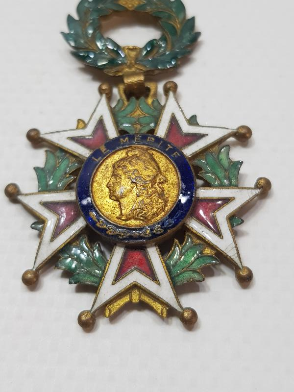 ORJİNAL İPEK ASKISIYLA BİRLİKTE FRANSA ŞÖVALYE LİYAKAT NİŞANI 