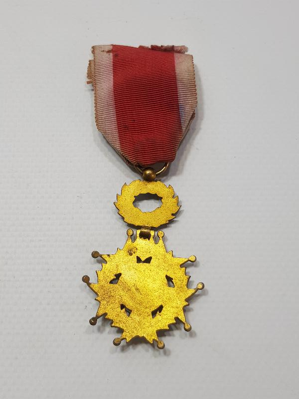 ORJİNAL İPEK ASKISIYLA BİRLİKTE FRANSA ŞÖVALYE LİYAKAT NİŞANI 