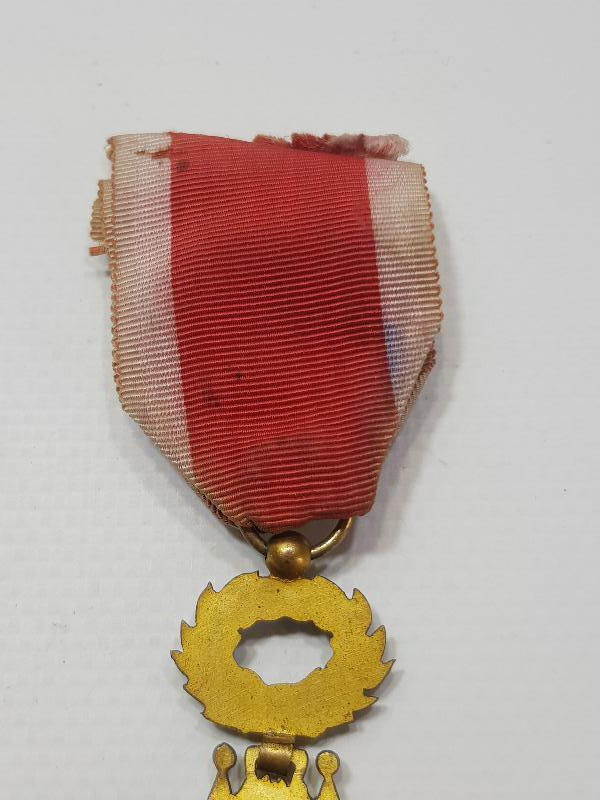 ORJİNAL İPEK ASKISIYLA BİRLİKTE FRANSA ŞÖVALYE LİYAKAT NİŞANI 