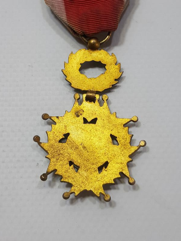 ORJİNAL İPEK ASKISIYLA BİRLİKTE FRANSA ŞÖVALYE LİYAKAT NİŞANI 