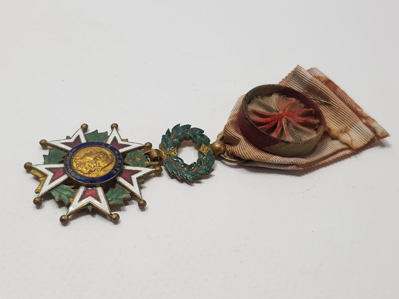 ORJİNAL İPEK ASKISIYLA BİRLİKTE FRANSA ŞÖVALYE LİYAKAT NİŞANI 