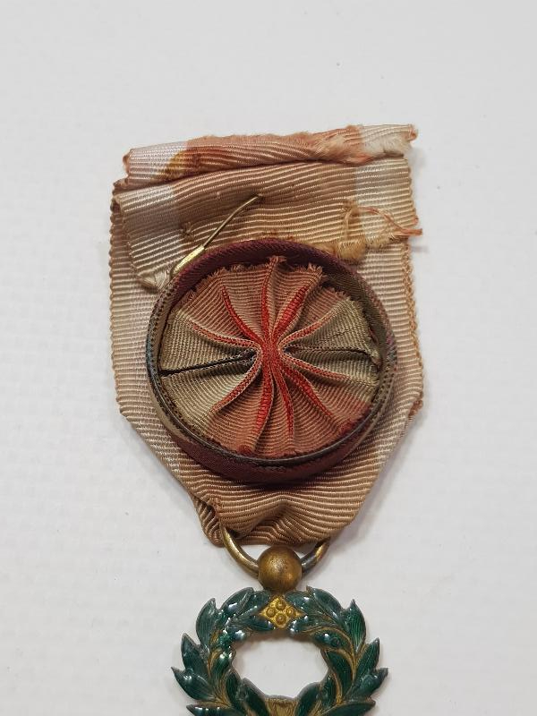 ORJİNAL İPEK ASKISIYLA BİRLİKTE FRANSA ŞÖVALYE LİYAKAT NİŞANI 