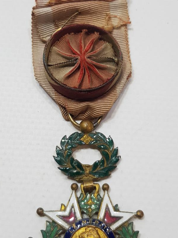 ORJİNAL İPEK ASKISIYLA BİRLİKTE FRANSA ŞÖVALYE LİYAKAT NİŞANI 