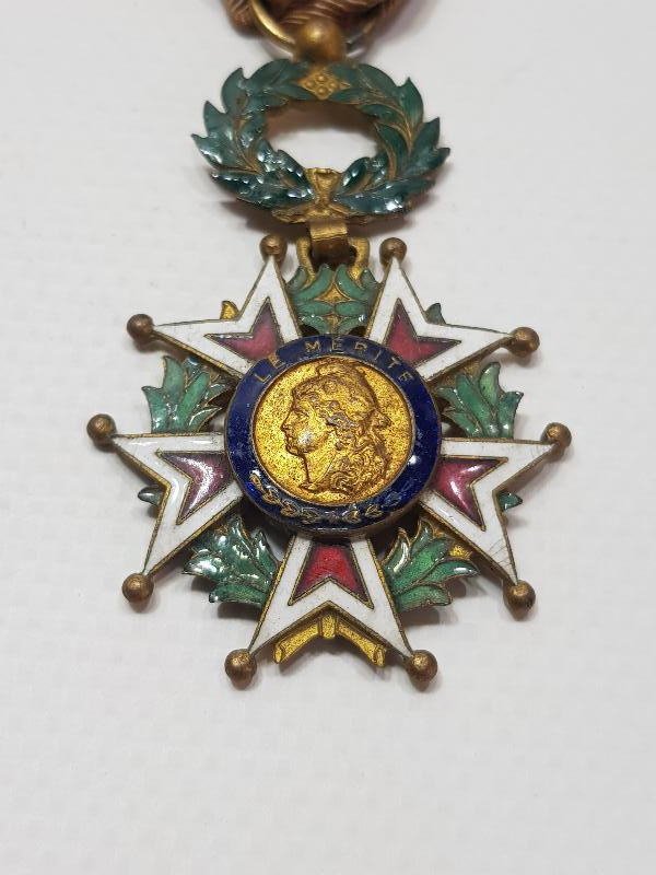 ORJİNAL İPEK ASKISIYLA BİRLİKTE FRANSA ŞÖVALYE LİYAKAT NİŞANI 