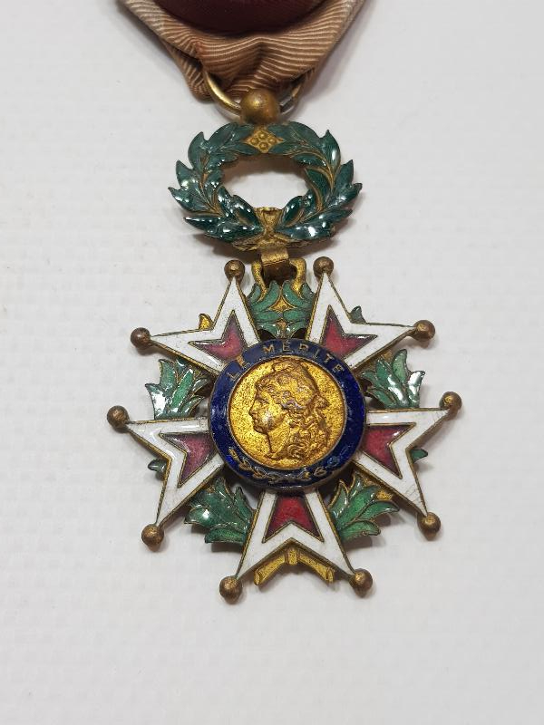 ORJİNAL İPEK ASKISIYLA BİRLİKTE FRANSA ŞÖVALYE LİYAKAT NİŞANI 