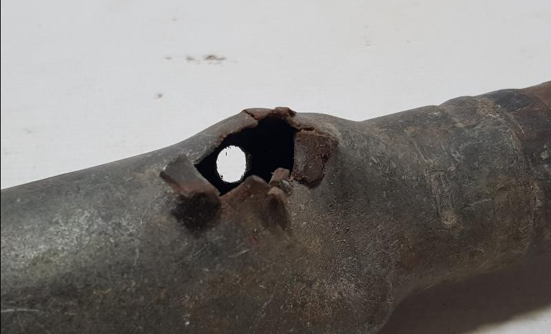 1. DÜNYA SAVAŞI İÇİNDEN MERMİ GEÇMİŞ UÇAKSAVAR MERMİSİ