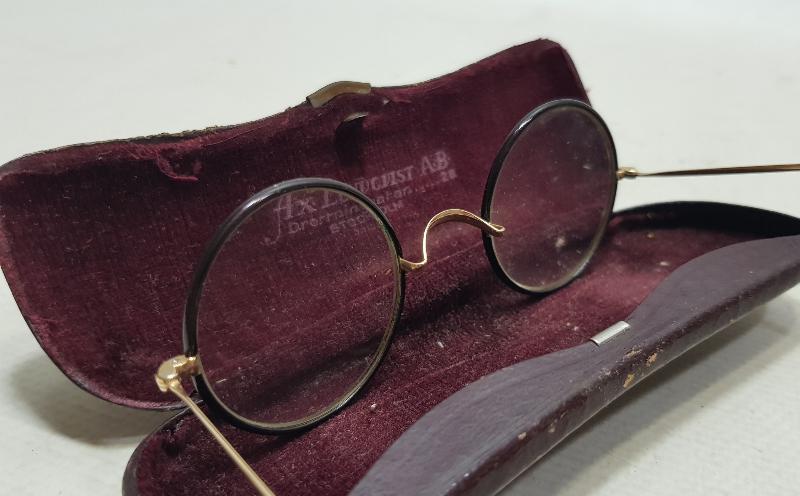 OSMANLI DÖNEMİ ORJİNAL KUTUSUNDA ALTIN KAPLAMA GÖZLÜK