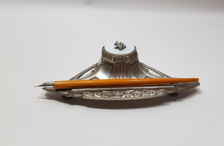 ORJİNAL DİVİDİ İLE GÜMÜŞ APLİKLİ ANTİKA KAPAKLI HOKKA