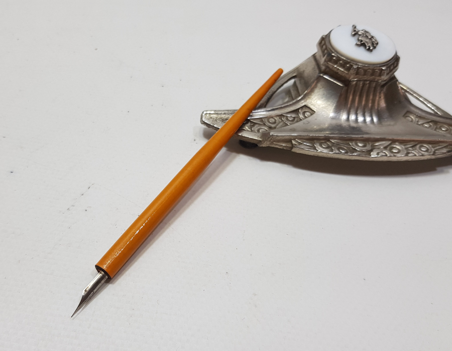 ORJİNAL DİVİDİ İLE GÜMÜŞ APLİKLİ ANTİKA KAPAKLI HOKKA