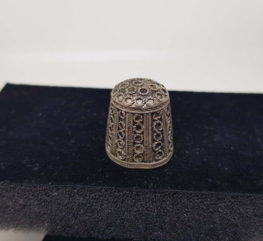 OSMANLI DÖNEMİ GÜHERZE İŞÇİLİKLİ GÜMÜŞ TERZİ YÜKSÜĞÜ