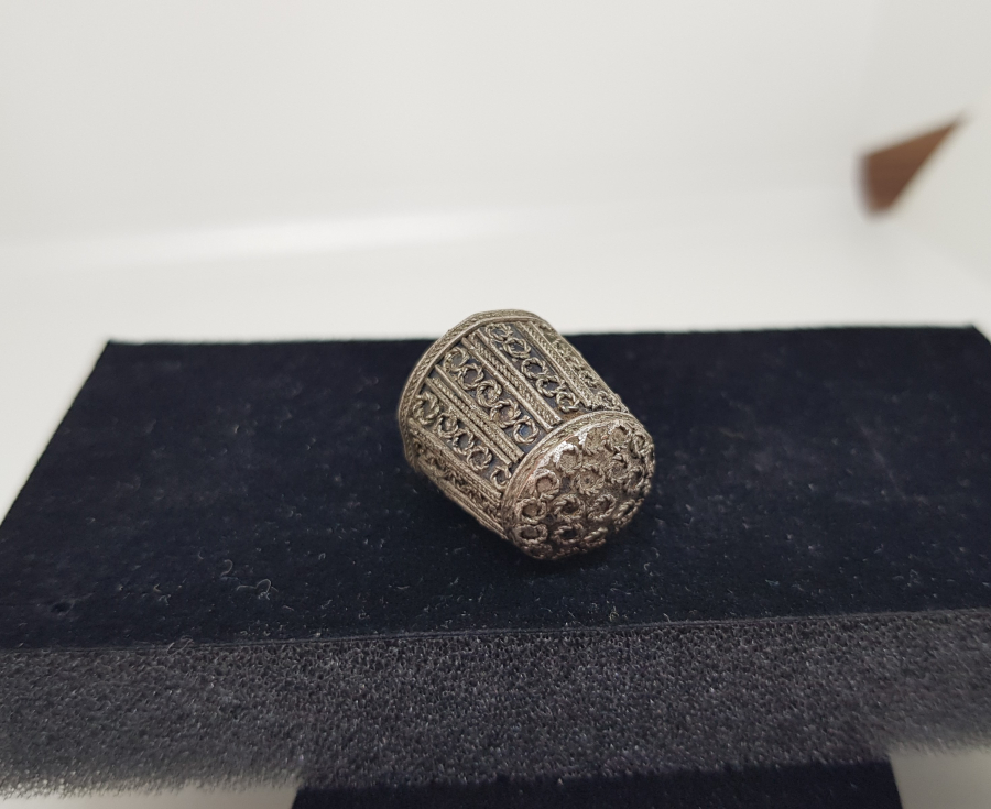 OSMANLI DÖNEMİ GÜHERZE İŞÇİLİKLİ GÜMÜŞ TERZİ YÜKSÜĞÜ