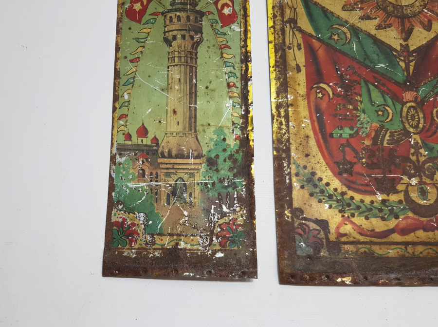 ÜZERİNDE MEŞRUTİYET SANCAĞI VE OSMANLI DEVLET ARMASI BULUNAN OSMANLICA YAZILI TAM TAKIM SANDIK ÖNÜ PARÇALARI