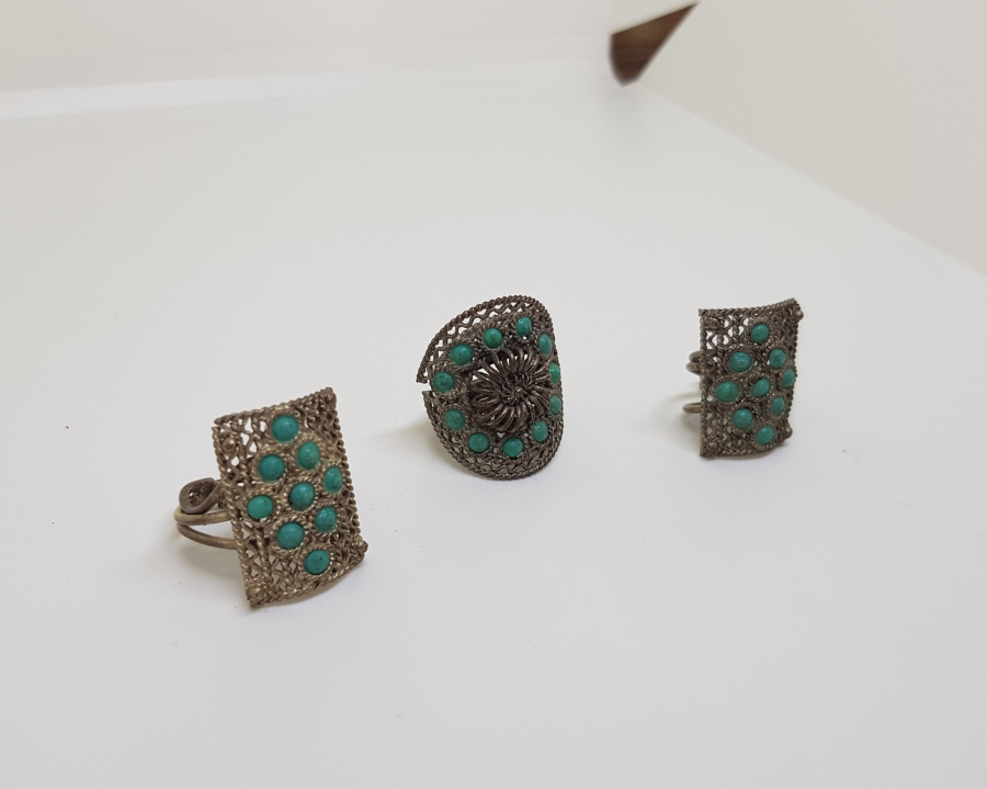 YOKLUK DÖNEMİ YAPILMIŞ TURKUAZ TAŞLI ÜÇ ADET KUYUMCU İŞİ YÜZÜK