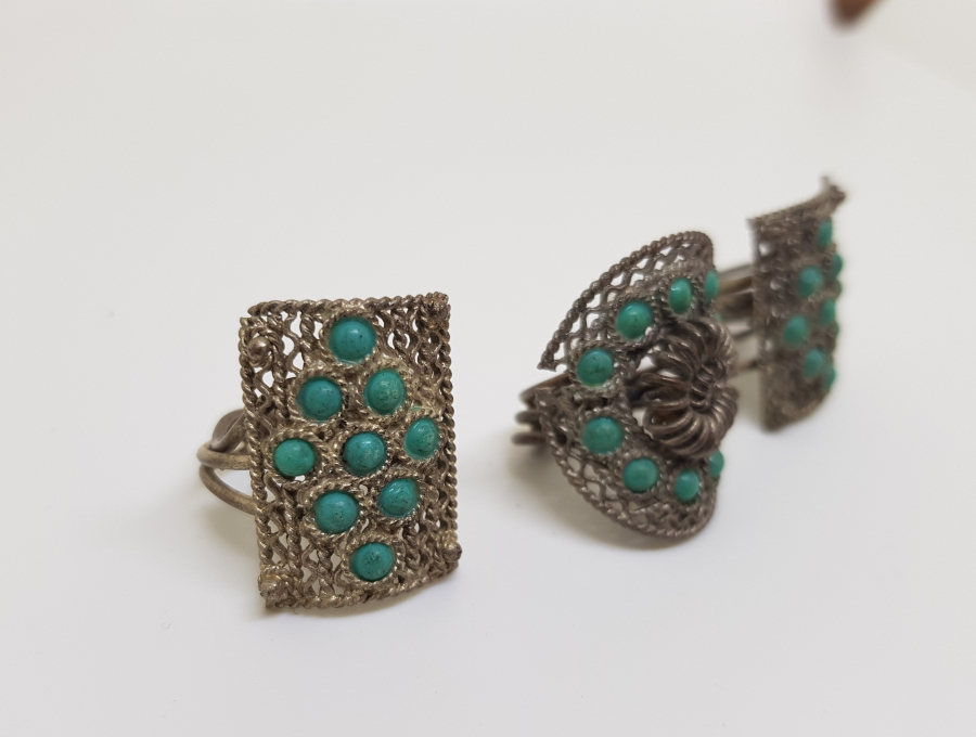 YOKLUK DÖNEMİ YAPILMIŞ TURKUAZ TAŞLI ÜÇ ADET KUYUMCU İŞİ YÜZÜK