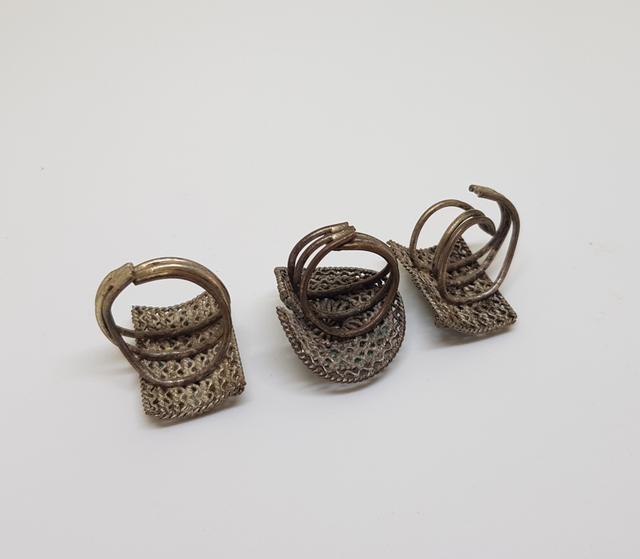 YOKLUK DÖNEMİ YAPILMIŞ TURKUAZ TAŞLI ÜÇ ADET KUYUMCU İŞİ YÜZÜK