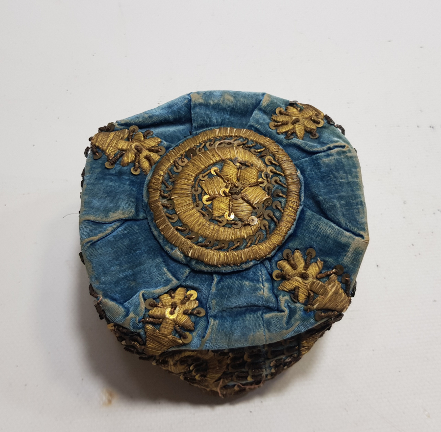 ÜZERİ OSMANLICA YAZILI VE AY YILDIZLI OSMANLI DÖNEMİ BOSNA İŞİ ÇOK NADİR GELİN FESİ